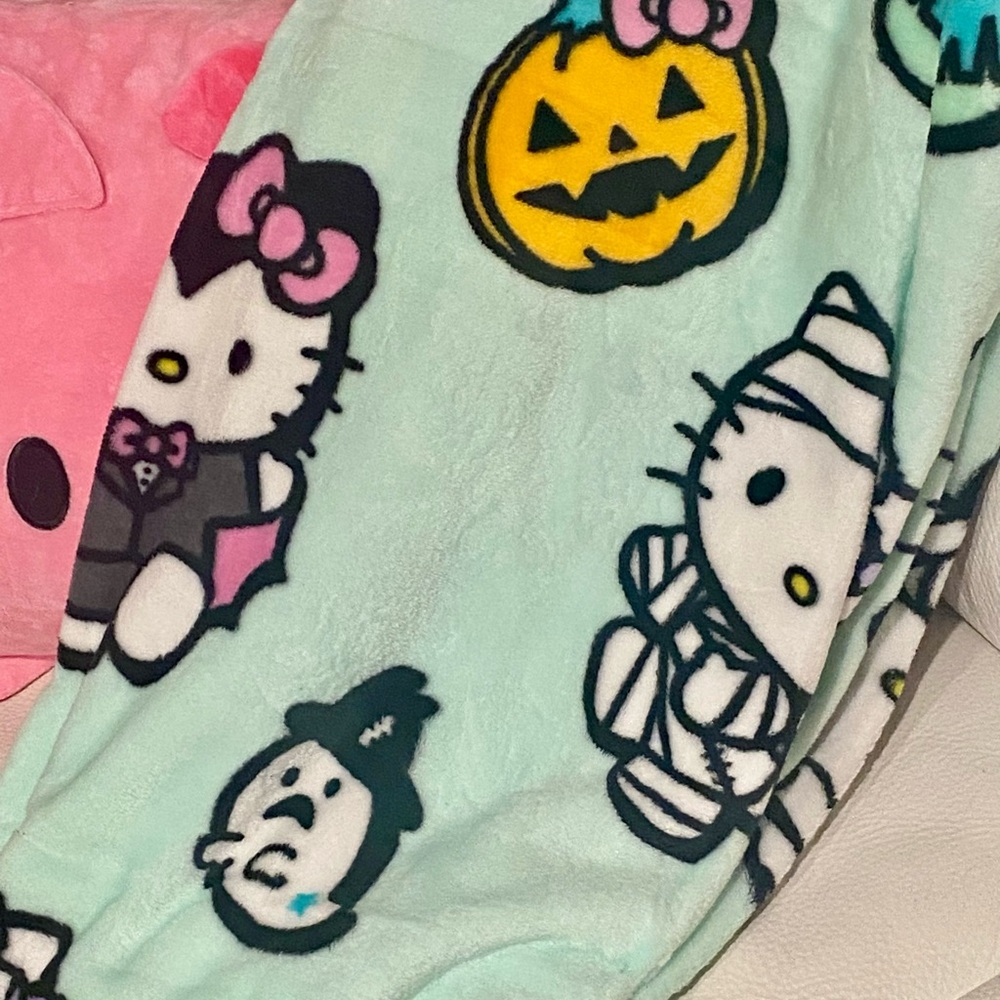 Hello Kitty Halloween Blanket - Vampire Green